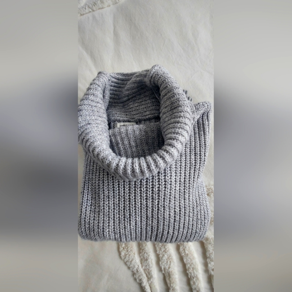 American Eagle EUC-Cozy Gray Colorblock Turtleneck Sweater